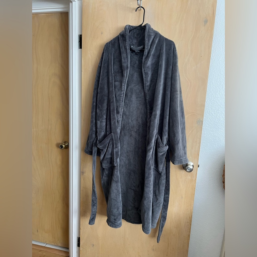 Gray Men's Plush Robe